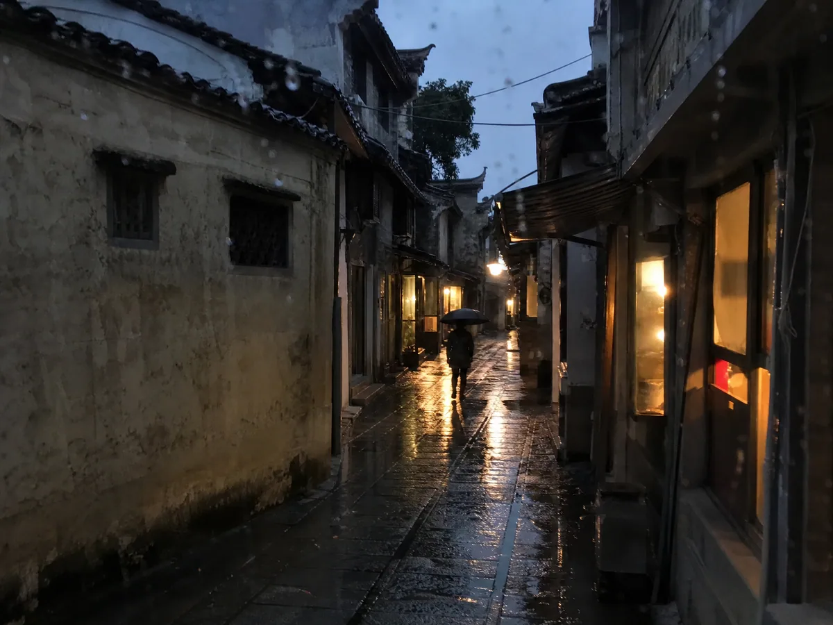 雨夜巷口17号，今天最有电影作品图1·每日大赛参赛作品